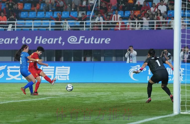 中国女足4:0大胜香港女足 郝伟赞队伍进步大